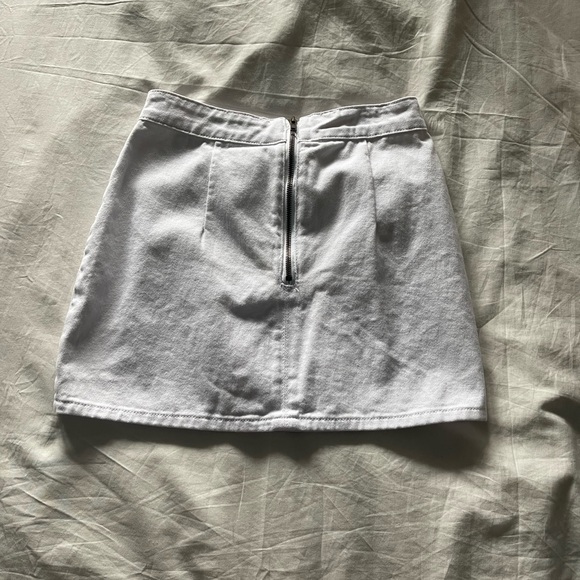 PRINCESS POLLY Lola Miniskirt Size 4 in White - Picture 2 of 3